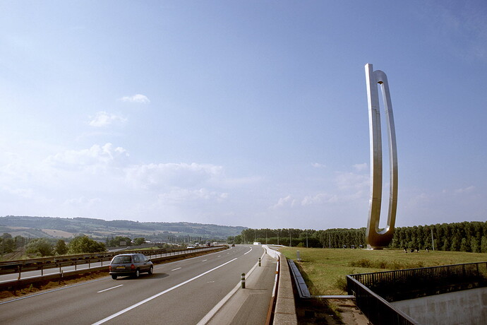 le-signe-infini-de-marta-pan-sur-l-a6-photo-progres-marie-noelle-toinon-1665683613