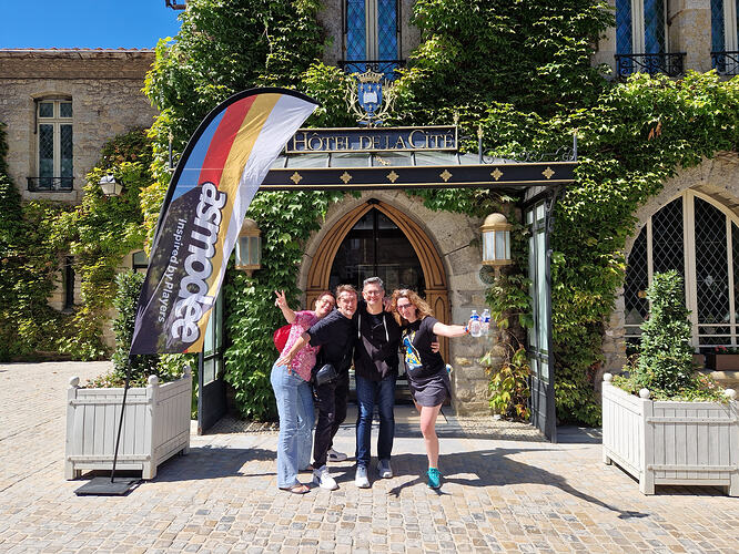 Des participants au championnat heureux de jouer dans un tel cadre.