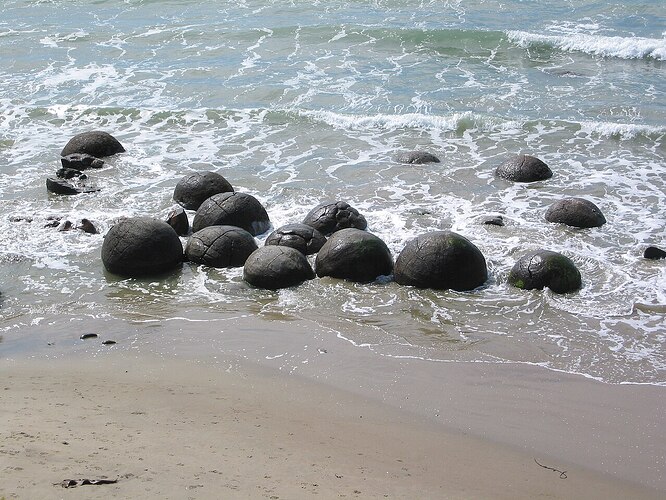Moeraki_Boulders