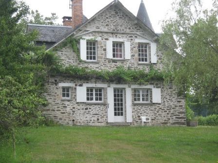 un gite ludique (et ânier) dans le parc du château de Vernejoux